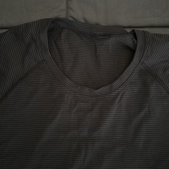 LululemonSwiftly Tech Long-Sleeve Shirt 2.0, Women’s, Size 8, WORN ONCE - Picture 2 of 3